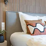 Renting - Hugo - Luxury Honeymoon Terrace Park View Free Parking *