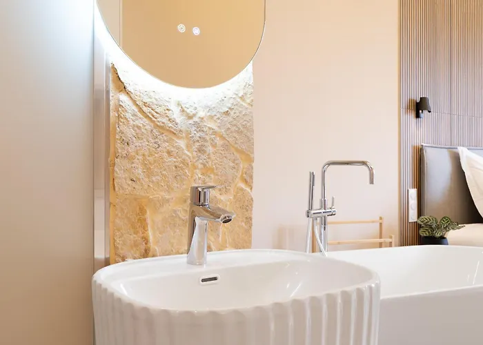 Renting - Hugo - Luxury Honeymoon Terrace Park View Free Parking *