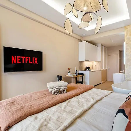 Renting - Hugo - Luxury Honeymoon Terrace Park View Free Parking Appartement *