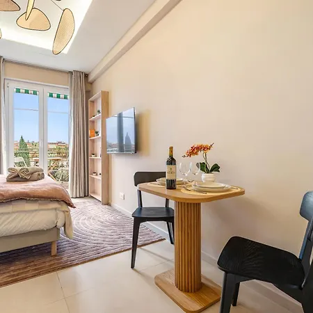 Renting - Hugo - Luxury Honeymoon Terrace Park View Free Parking Appartement *