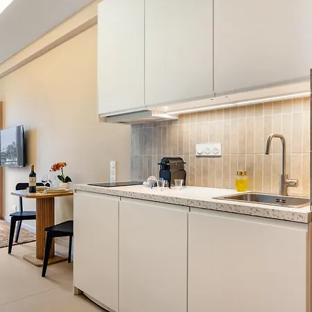 Renting - Hugo - Luxury Honeymoon Terrace Park View Free Parking