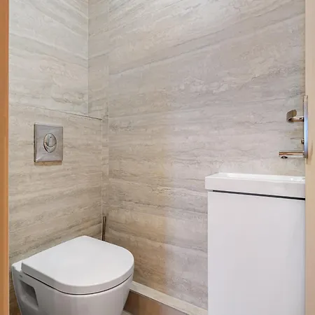 Renting - Hugo - Luxury Honeymoon Terrace Park View Free Parking *