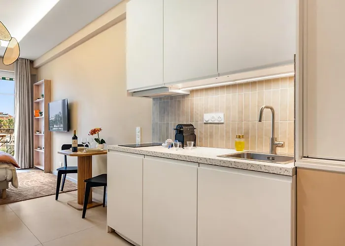 Renting - Hugo - Luxury Honeymoon Terrace Park View Free Parking