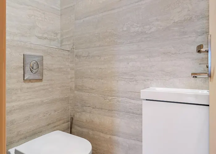 Renting - Hugo - Luxury Honeymoon Terrace Park View Free Parking *